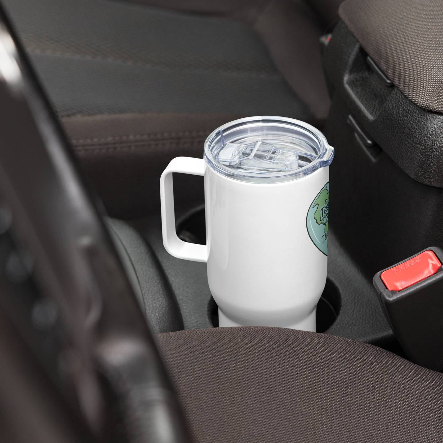 Travel mug with a handle