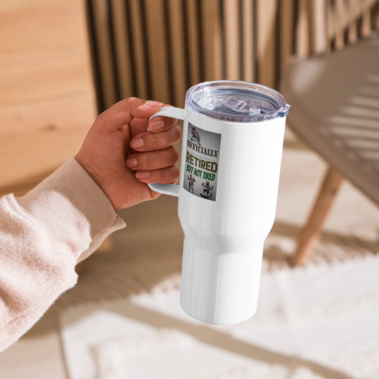 Travel mug with a handle